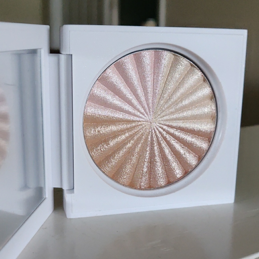 OFRA  highlighter - all of the lights